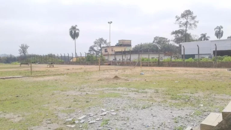 Imagem Área comercial à venda, Parque Santa Rosa, Suzano, com 100 metros de Frente para a Estrada dos Fernandes.