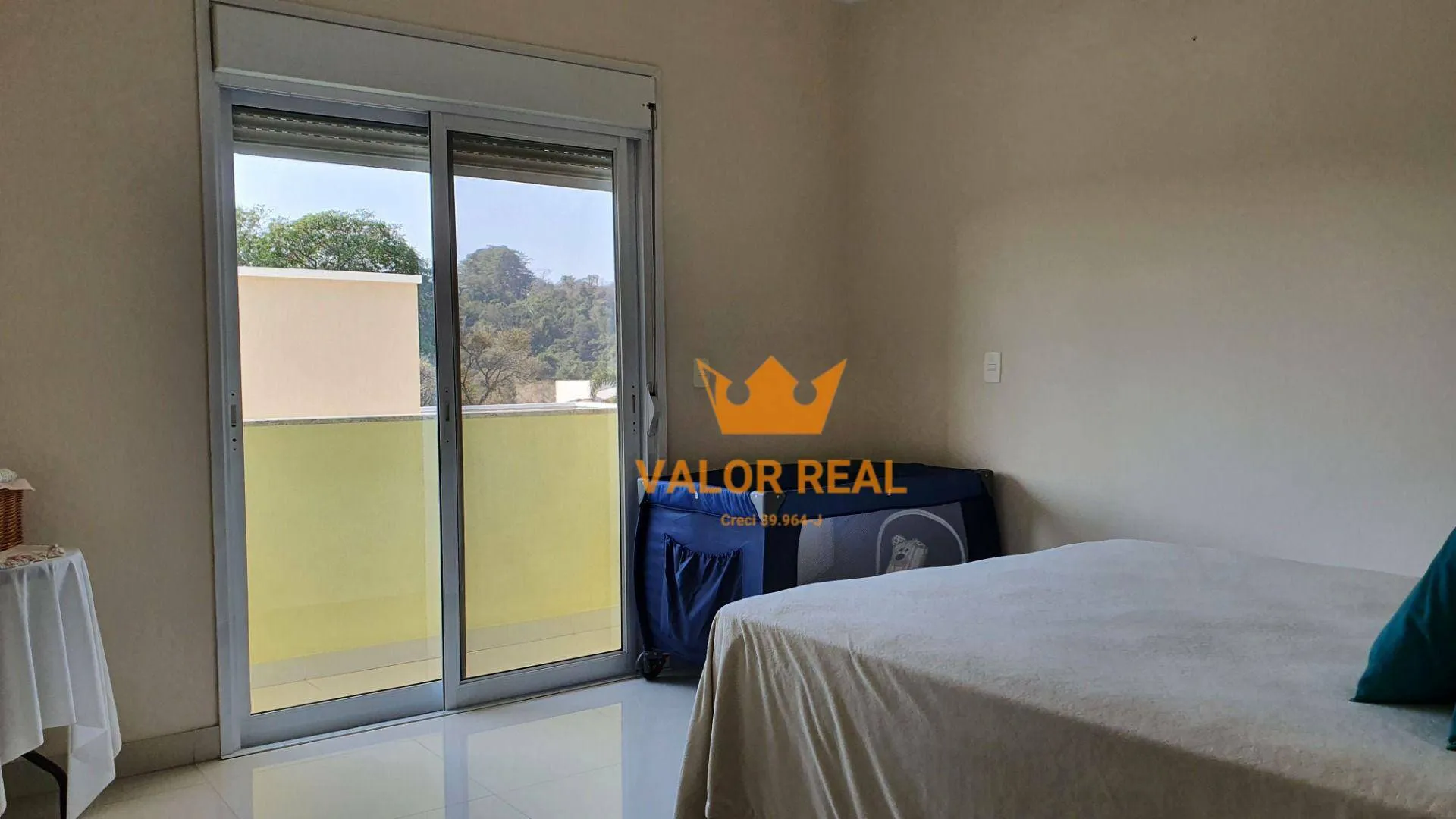Imagem Casa Condominio na Malota Super oferta - 394 m2 AC, 5 dorm, Escrit. 10 vagas.
