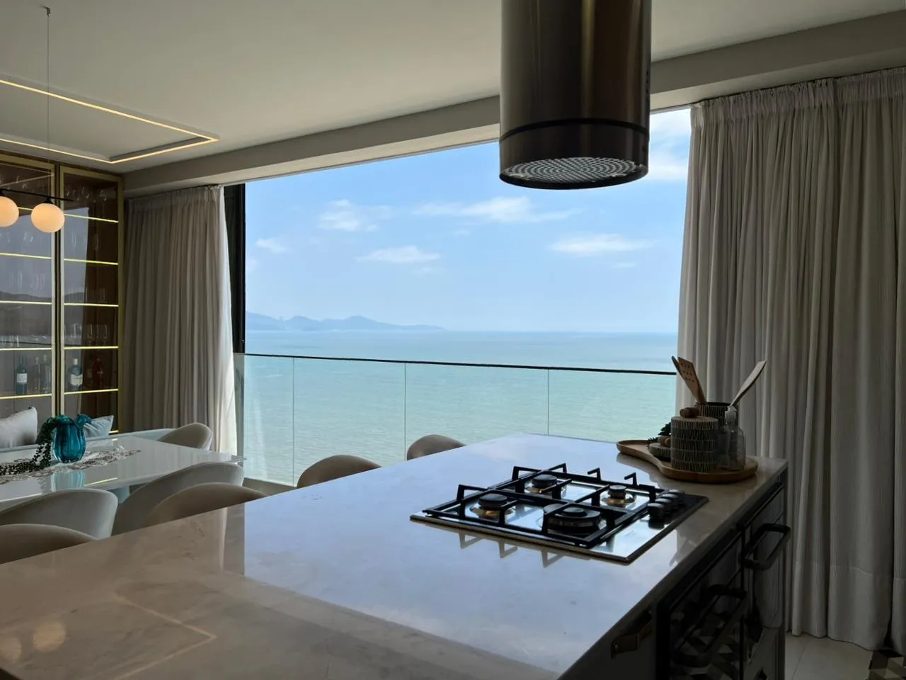 Imagem Apartamento com vista para o mar à venda com 120m2 por R$ 4.300.000,00