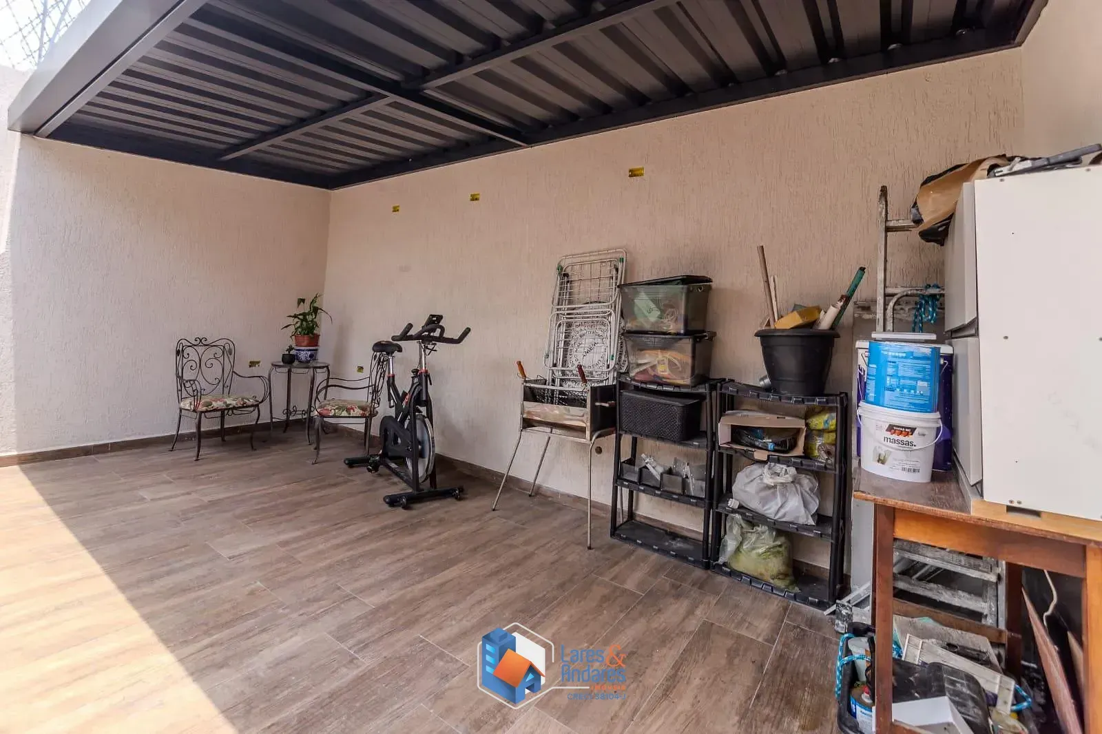 Imagem À VENDA, IMPERDÍVEL! SOBRADO REFORMADO NÃO GEMINADO COM 3 DORMS, SUÍTE, QUINTAL, ENERGIA SOLAR E EXCELENTE LOCALIZAÇÃO!