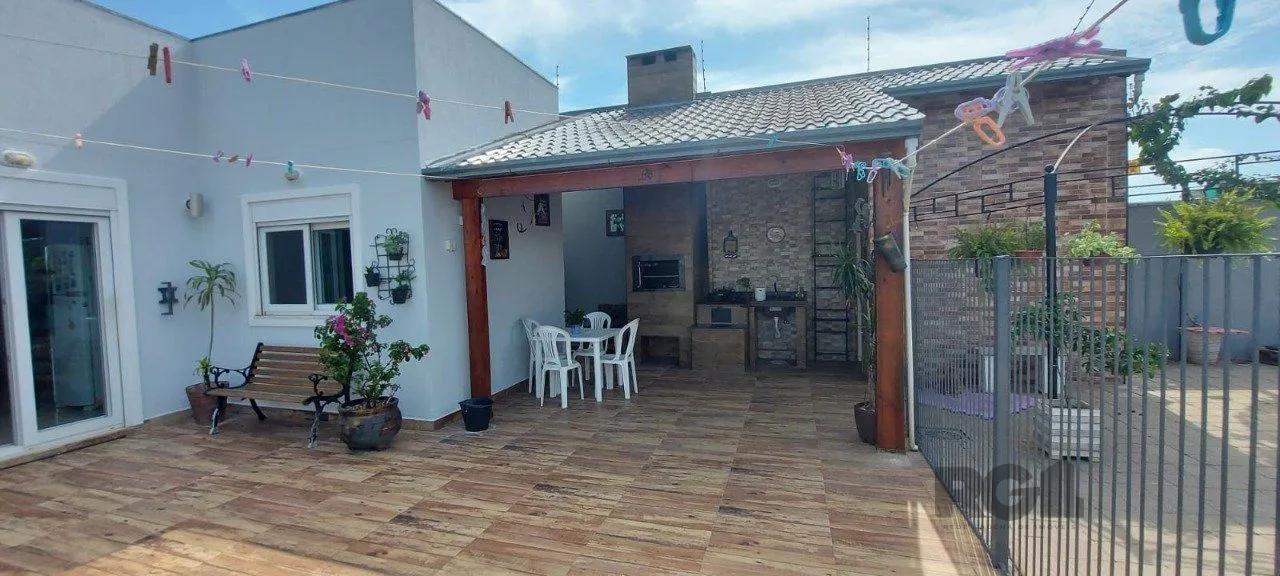 Imagem Casa com 2 dormitórios, sendo 1 suíte no bairro Florida em Guaíba