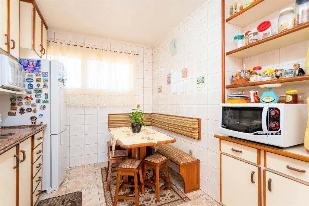 Imagem Casa para Venda - 228m², 4 dormitórios, sendo 1 suites, 5 vagas - Teresópolis