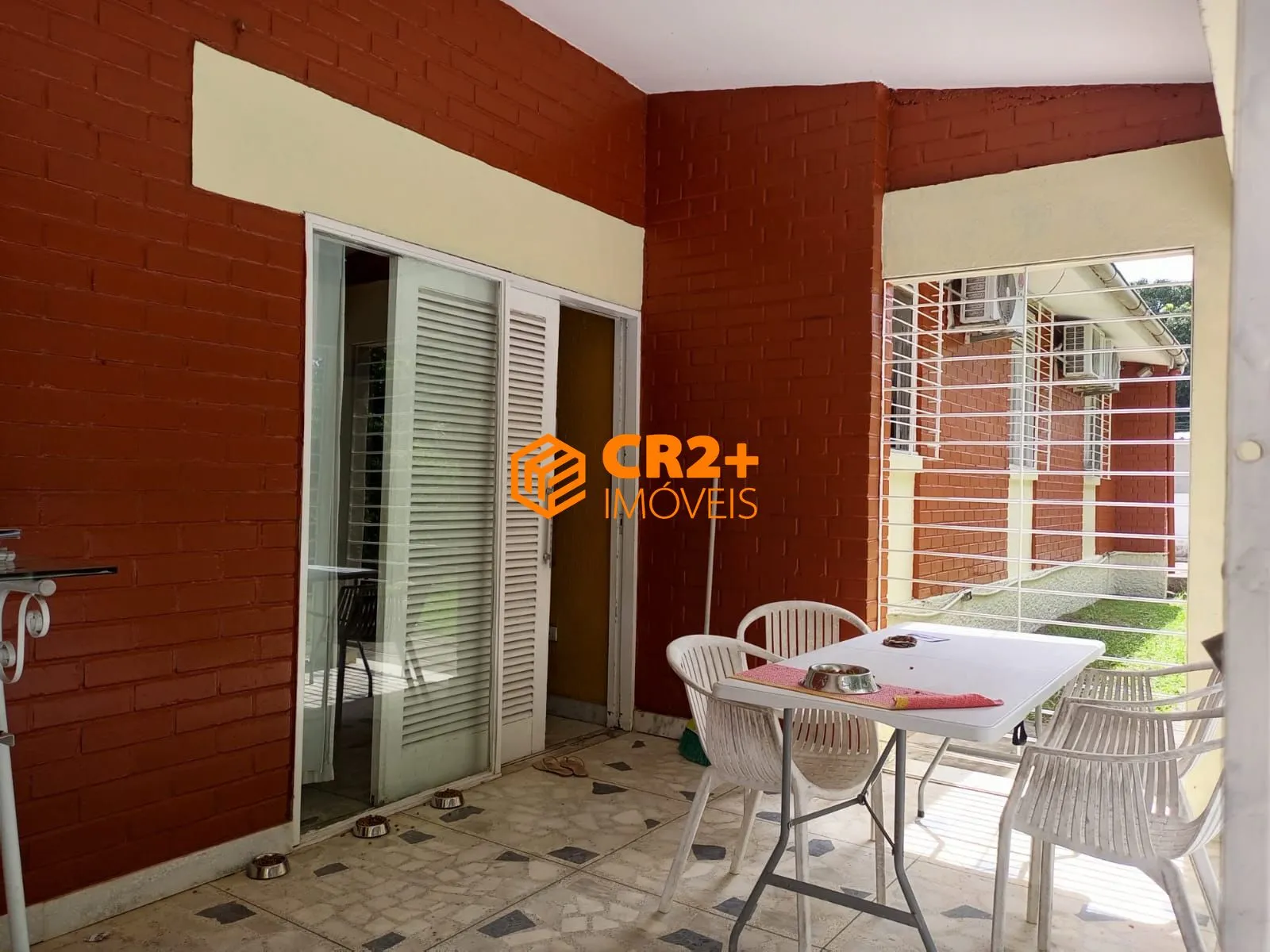 Imagem Vendo Casa 242m² com 3 Quartos sendo 1 Suíte, no Engenho do Meio.- 842m² total