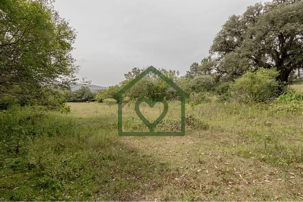 Imagem Descubra uma oportunidade incrível para adquirir um terreno excepcional, localizado na charmosa cid...