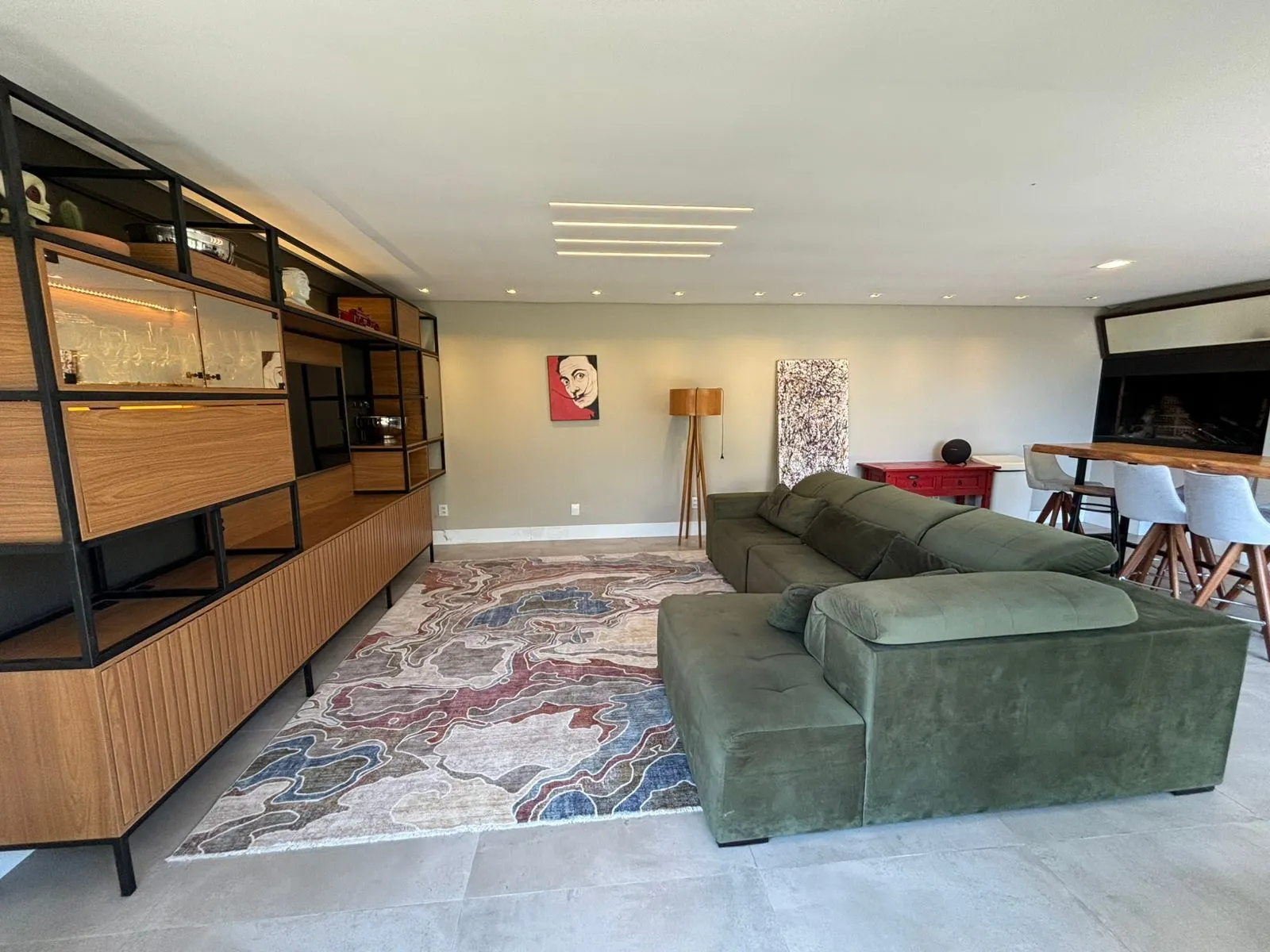 Imagem Casa 4 dormitórios, 1 suíte, 03 vagas, Bairro Três Figueiras, Porto Alegre.