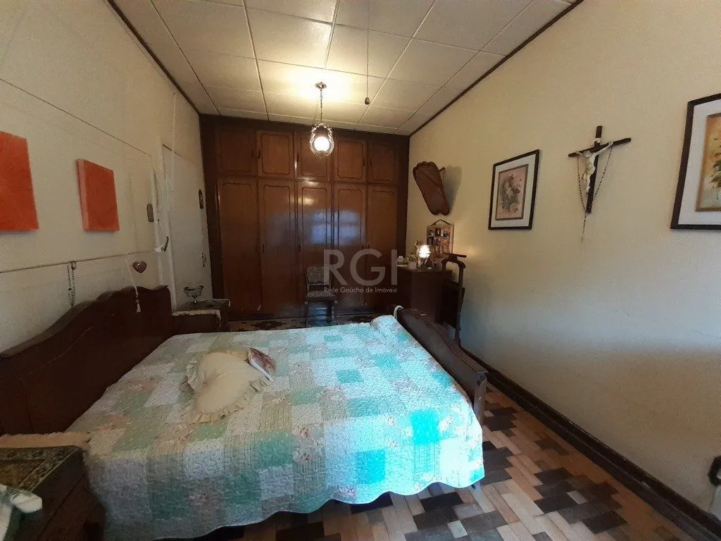 Imagem Casa para Venda - 290m², 3 dormitórios, sendo 1 suites, 3 vagas - Menino Deus