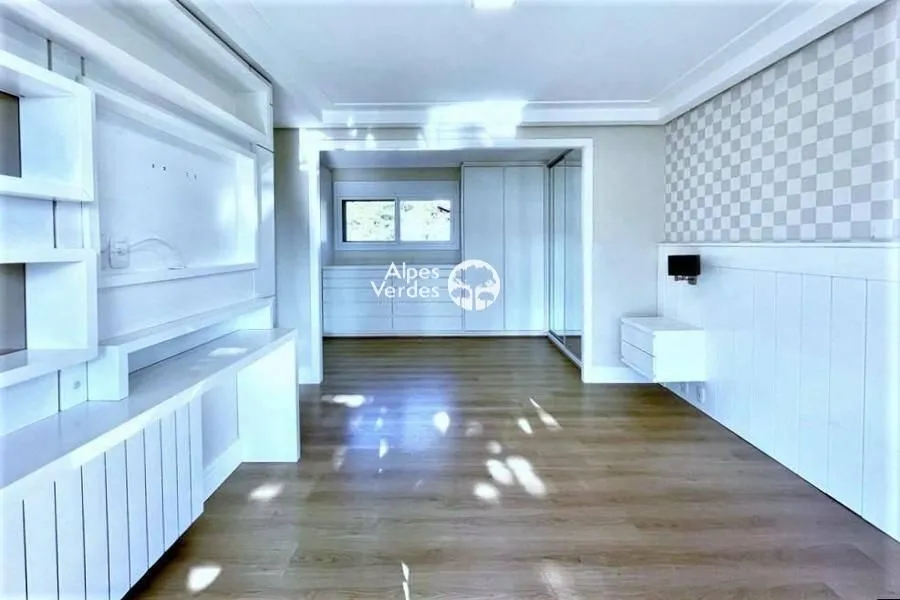 Imagem Vende-se Casa em Condominio com 3 suites a 5 minutos da Rua Coberta