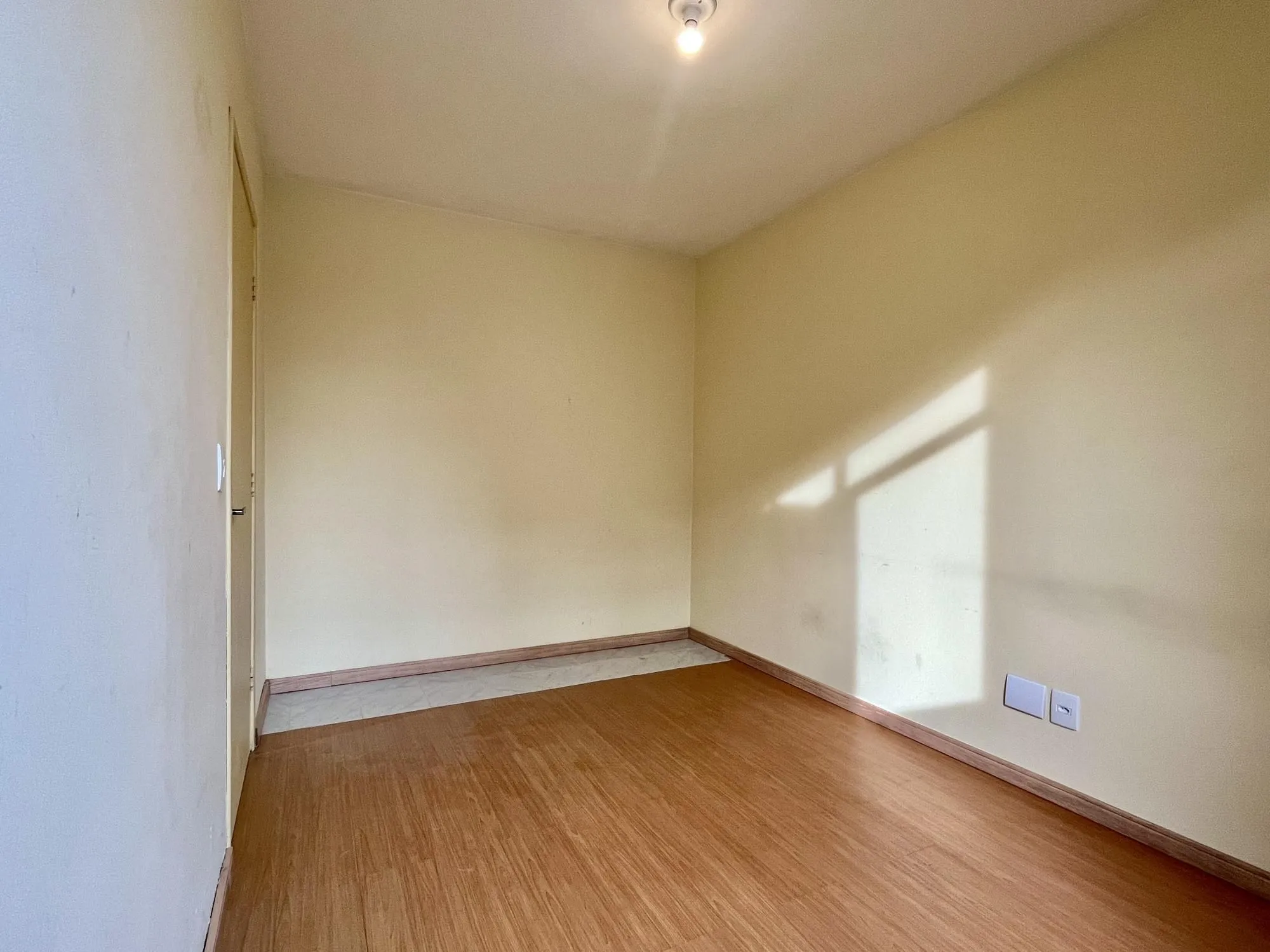 Imagem APARTAMENTO 1 DORMITÓRIO COM VAGA DE GARAGEM