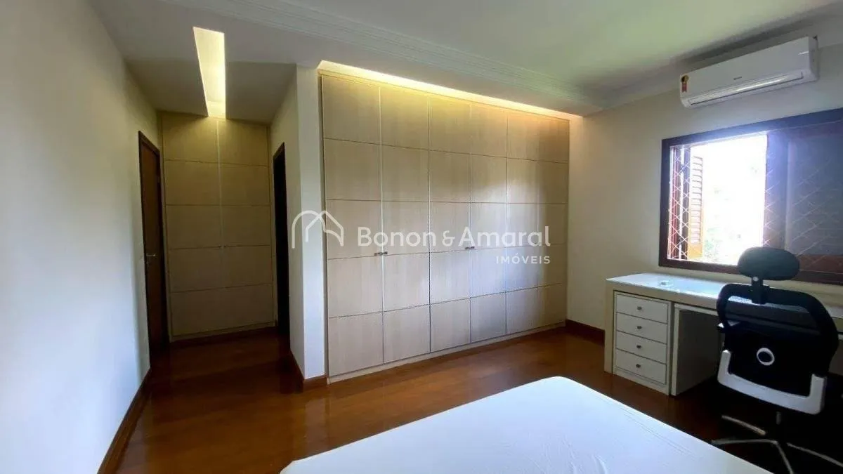 Imagem Casa em condomínio com 500 m² e 5 quartos