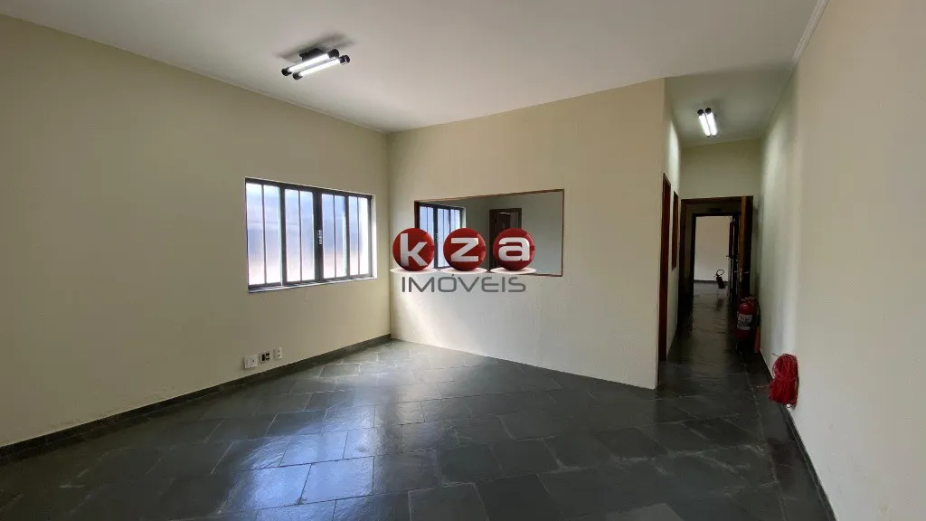 Imagem Galpão Industrial Completo para Locação em Valinhos-SP - Chácaras São Bento 6 banheiros, 8 vagas, 3.236,32 m² - Localização Estratégica!