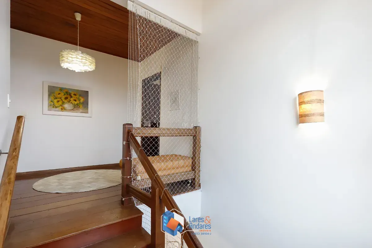 Imagem Sobrado para venda em Chácara Inglesa com 3 quartos, sendo 2 suítes, 304m²