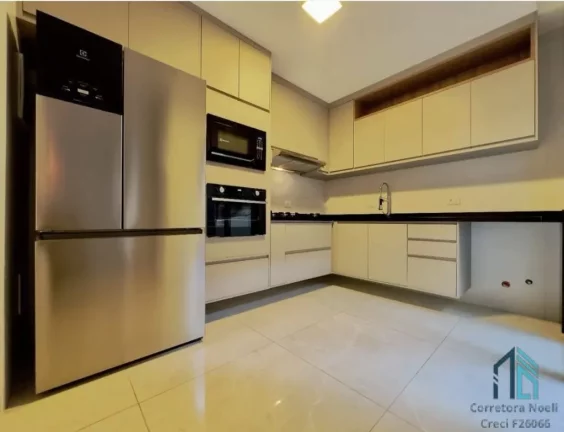 Imagem Sobrado triplex, 03 quartos c/suíte, terraço com área gourmet e banheiro no Xaxim em Curitiba PR