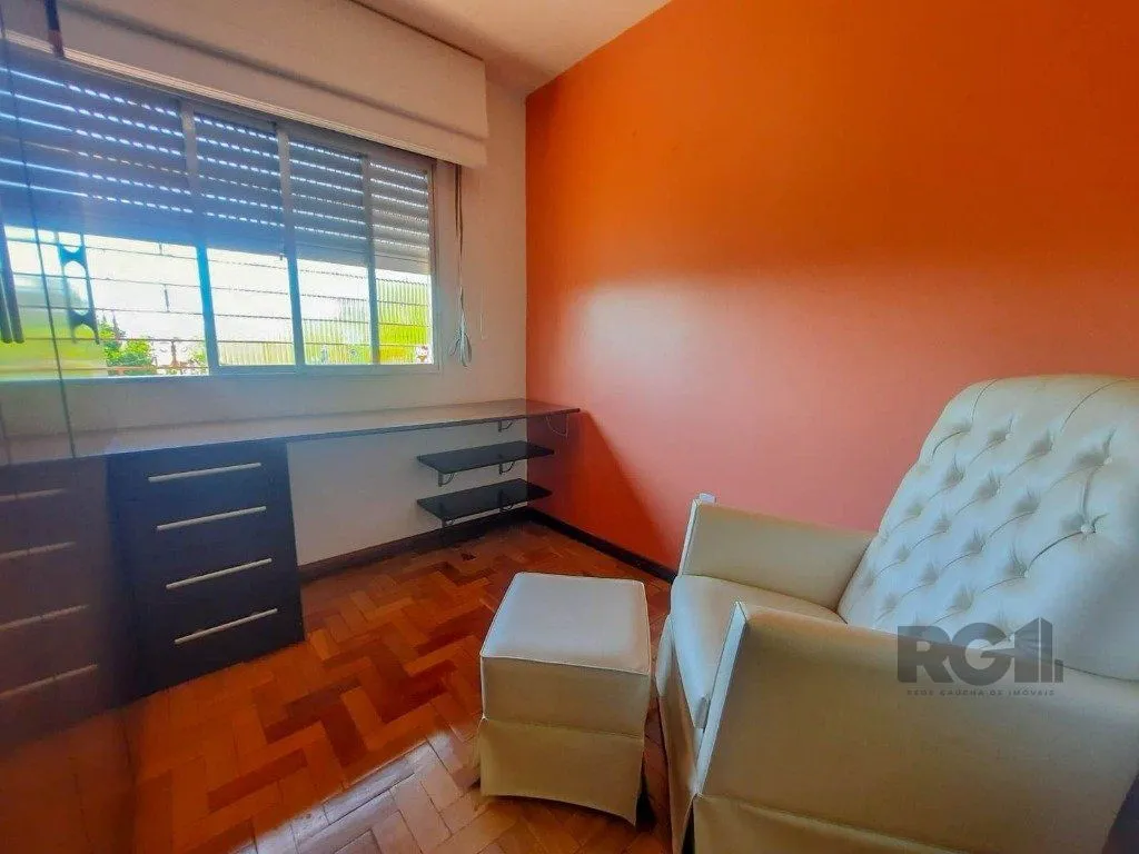 Imagem Excelente casa de 240m² com 4 dormitórios e 2 vagas.