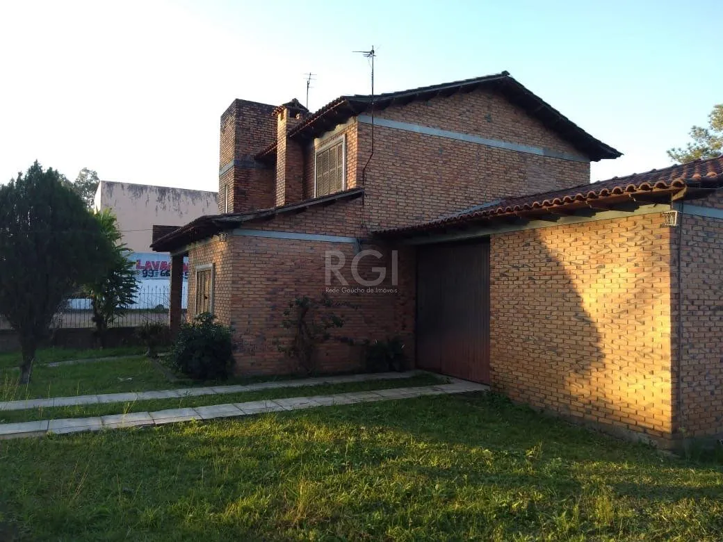 Imagem Casa para Venda com 2 dormitórios e 3 vagas no bairro Belém Novo