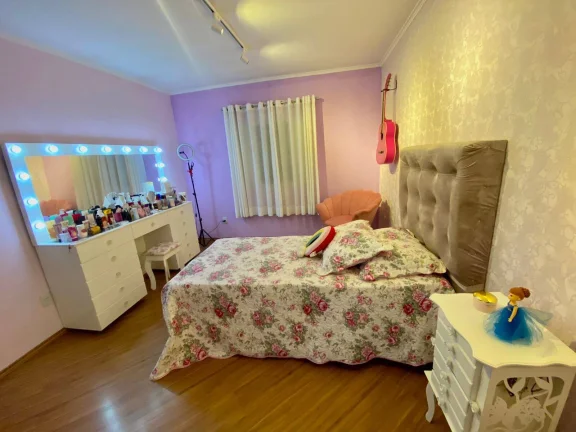 Imagem Casa com 2 Moradas 200 m² Construída 5 Dormitórios 2 Vagas de Garagens