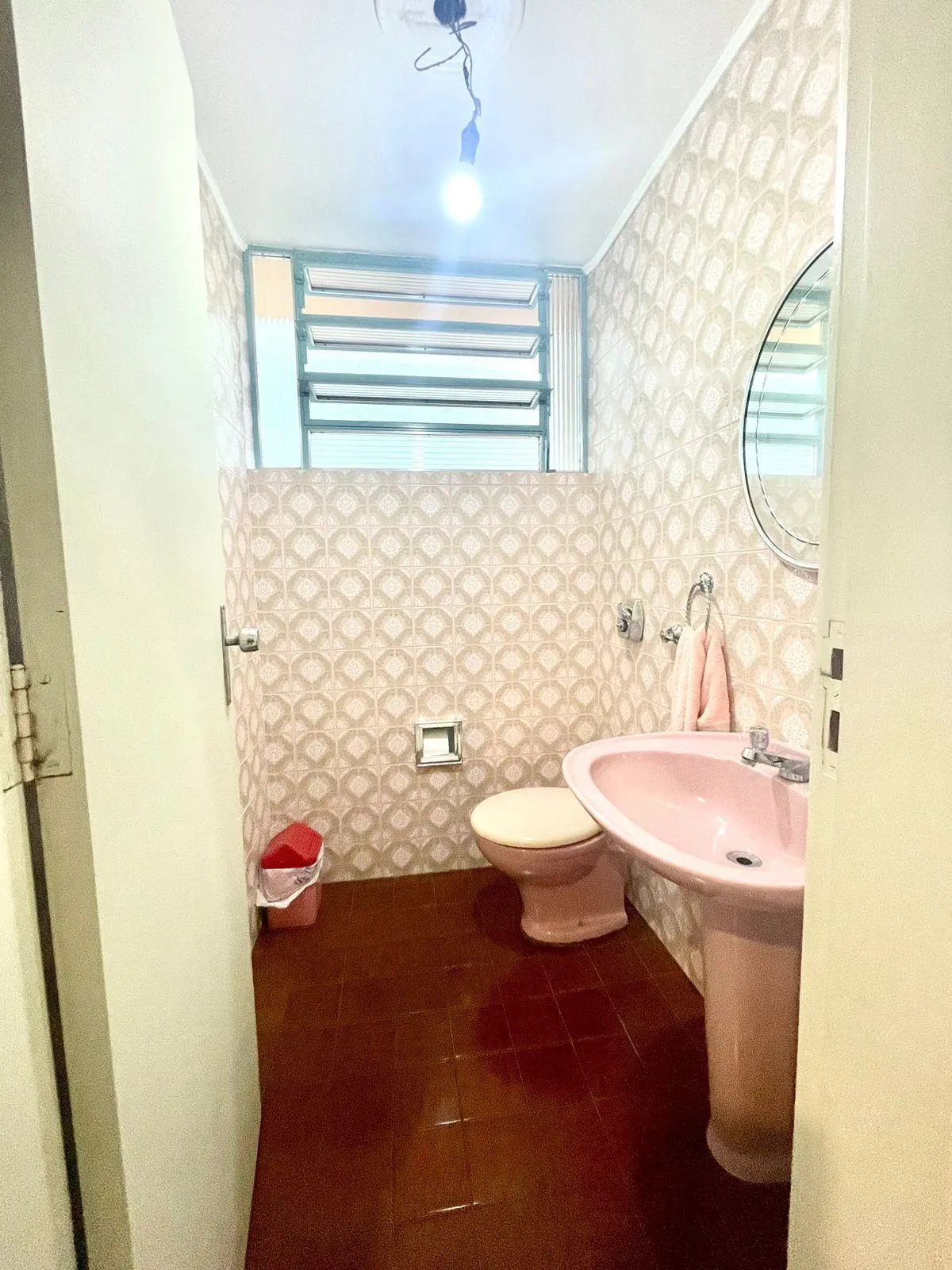 Imagem Sobrado Com 4 dormitórios, 1 suíte e 228M² no Bairro Petrópolis -Porto Alegre