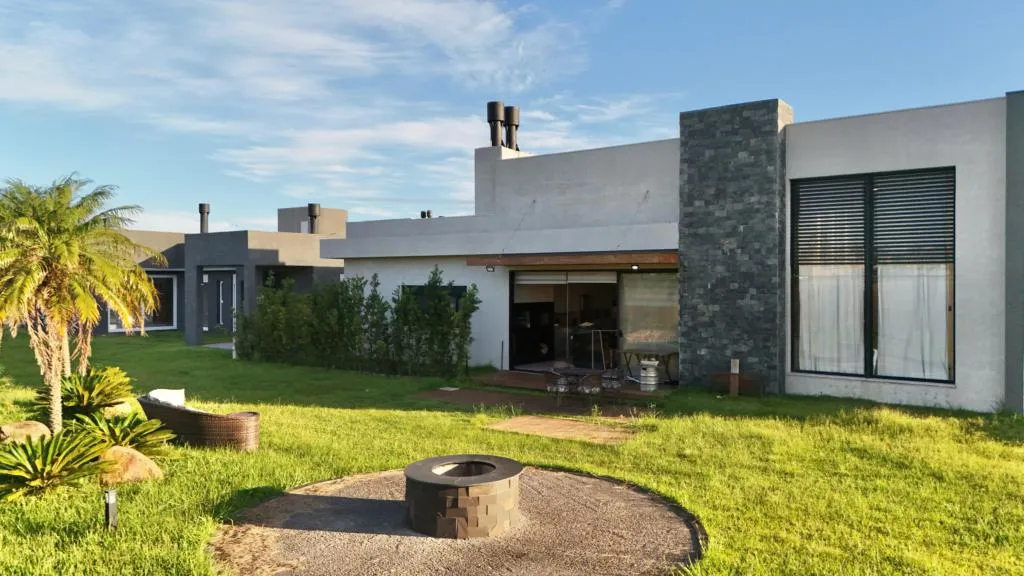 Imagem Casa em Condominio 3 Dormitórios - Bairro Araçá