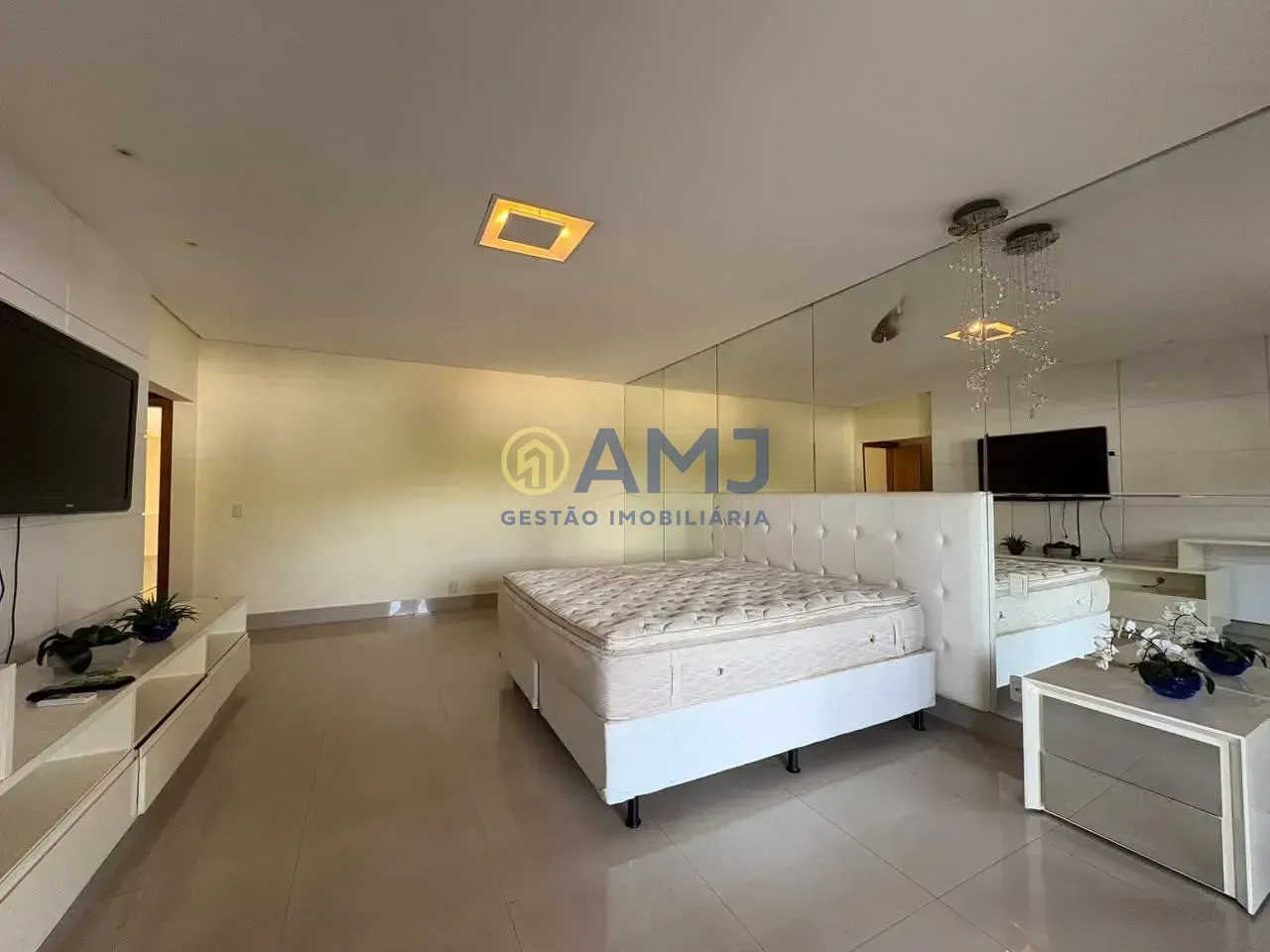 Imagem Sobrado para Locação 5 Quartos, 4 Suites, 2 Vagas, 614M², Jardins Madri, Goiânia - GO | Jardins Madri