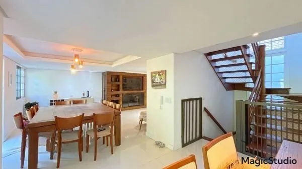 Imagem Casa em Condomínio na Pedra Redonda | 4 Dormitórios | 297m² | 4 Vagas | Solar Biarritz