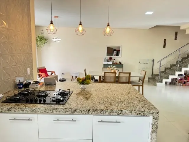 Imagem Lindo Sobrado à Venda em Condomínio Fechado em Sorocaba - 3 Suítes, Espaço Gourmet e Energia Solar