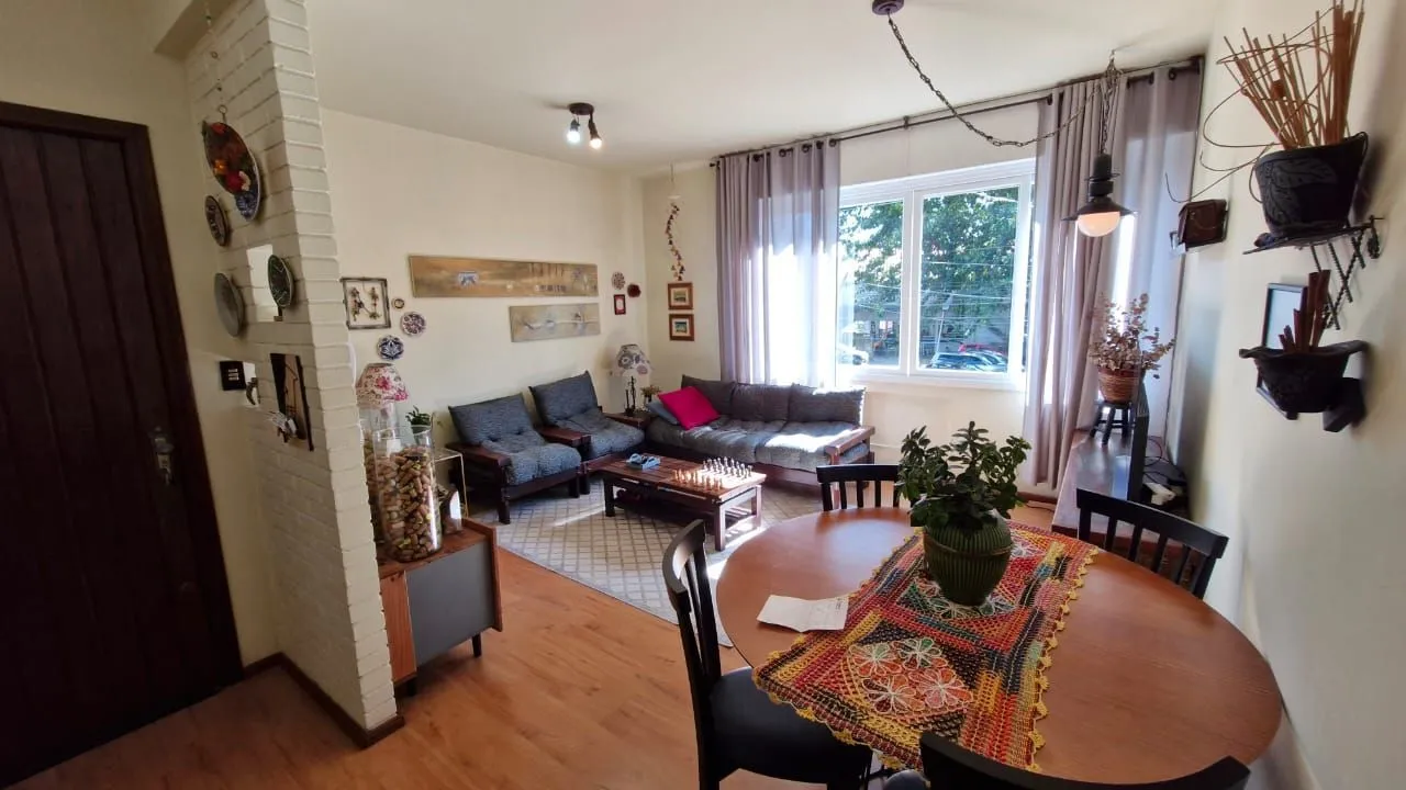 Imagem Apartamento no Menino Deus com 2 dormitórios e dependência de empregada com banheiro