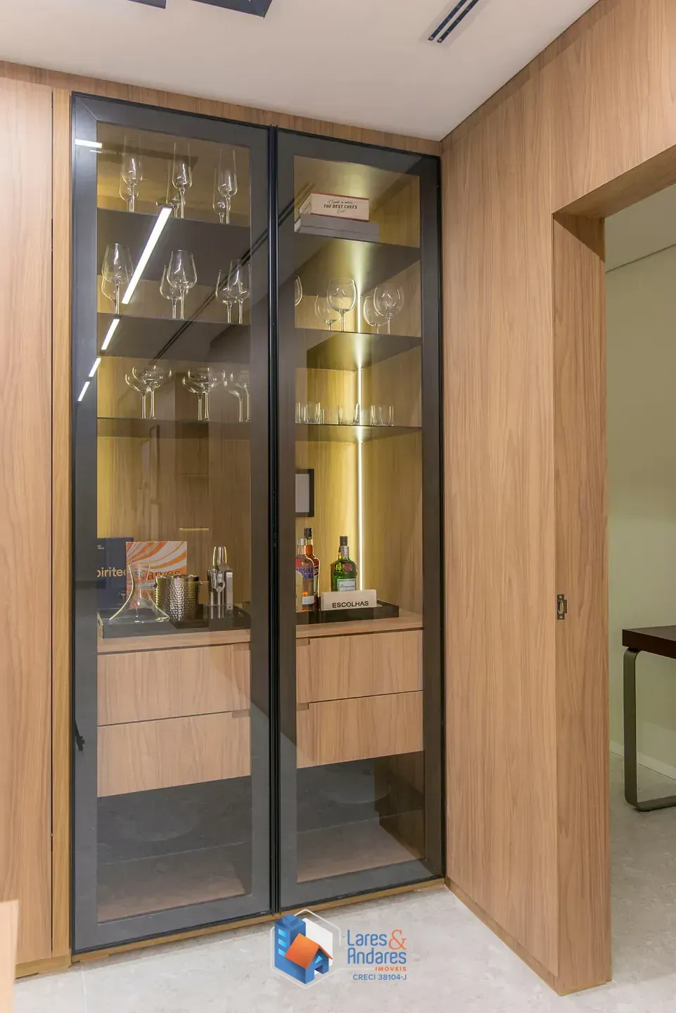 Imagem Apartamento para venda em Alto de Pinheiros com 4 quartos, sendo 4 suítes, 220m²