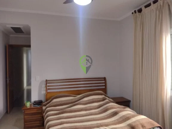 Imagem Casa com 3 quartos, sendo 1 suíte, à venda no Marapé, em Santos - SP