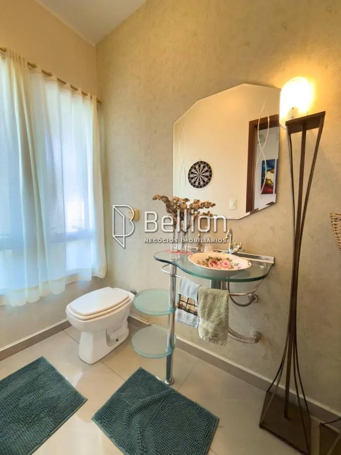 Imagem Casa semi mobiliada, com amplo terreno e piscina no Centro de Rio dos Cedros