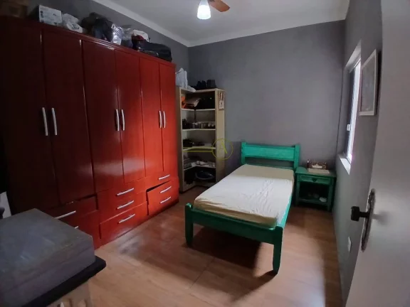 Imagem Casa geminada com área de churrasqueira, ótimo espaço e boa localização