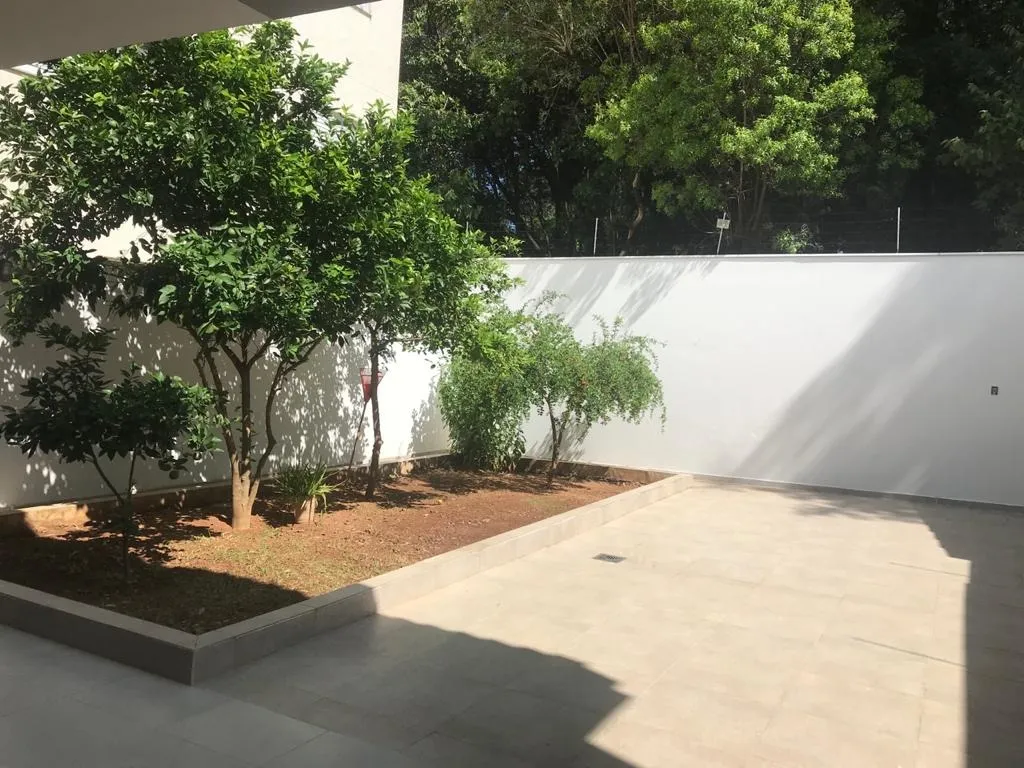 Imagem Lindo Sobrado no Bairro Jardim Karolyne com 235m².