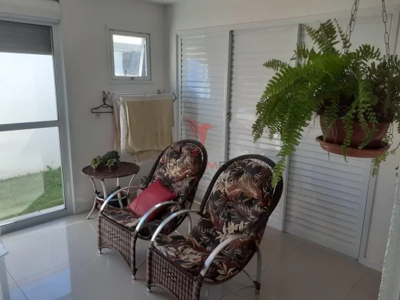 Imagem CASA NO MORADAS CLUB, IMPECÁVEL, ACABAMENTO EM ALTO PADRÃO, VALE A PENA CONHECER