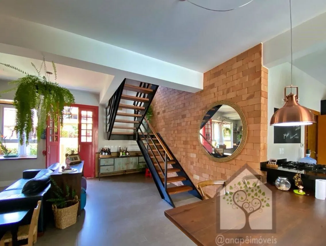 Imagem Linda Casa à Venda no Bairro Itacorubi - Florianópolis-SC