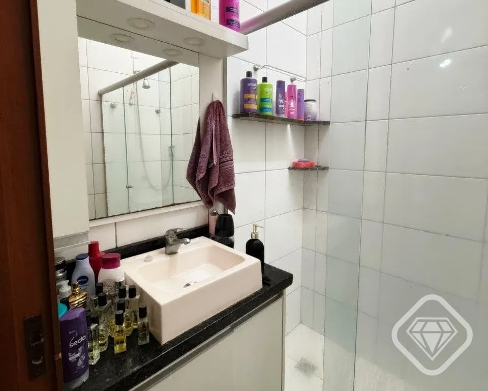 Imagem Casa em condomínio no bairro Hípica, semi mobiliada, totalmente reformada com pátio amplo e excel...