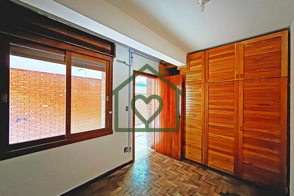 Imagem Apresentamos esta incrível casa desocupada, ideal tanto para fins residenciais quanto comerciais, s...