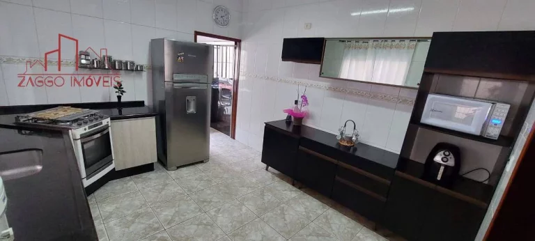Imagem Belíssima casa a 800m do centro de Embu-Guaçu.