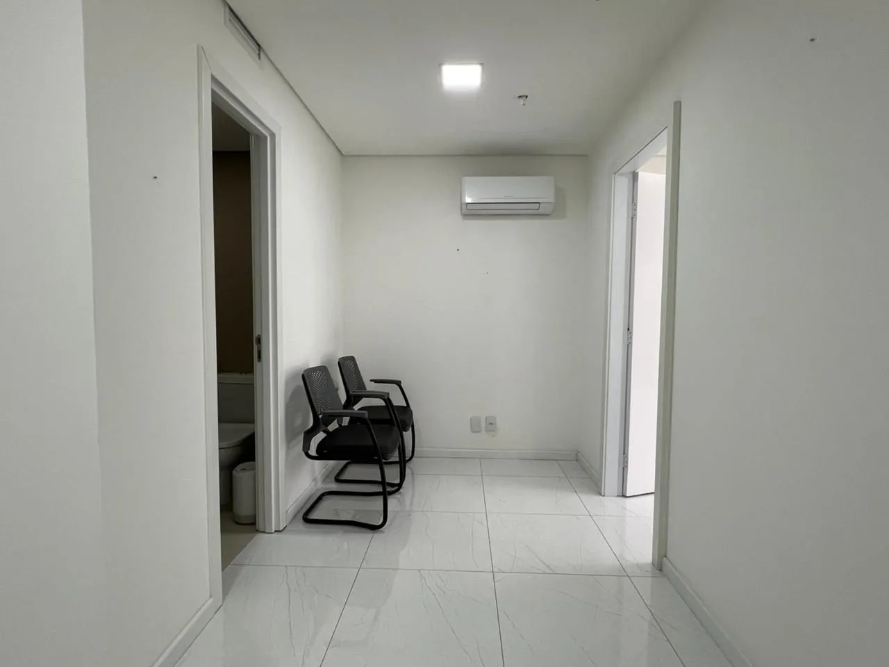 Imagem Sala comercial com 44 m2 a venda no Trend Nova Carlos Gomes.
