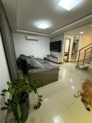 Foto do imóvel Casa em Condomínio de Luxo em Cuiabá-MT - 3 Quartos, 1 Suíte, 3 Salas, 2 Banheiros, 2 Vagas de Garagem - 158m². Venha Conferir!