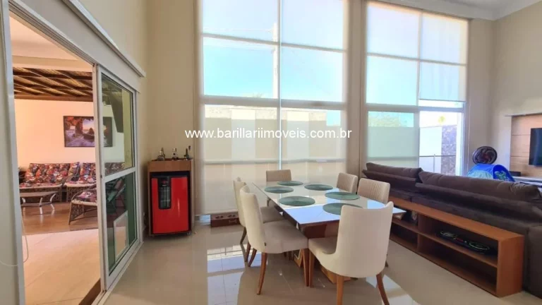 Imagem Casa Térrea com piscina em Condomínio