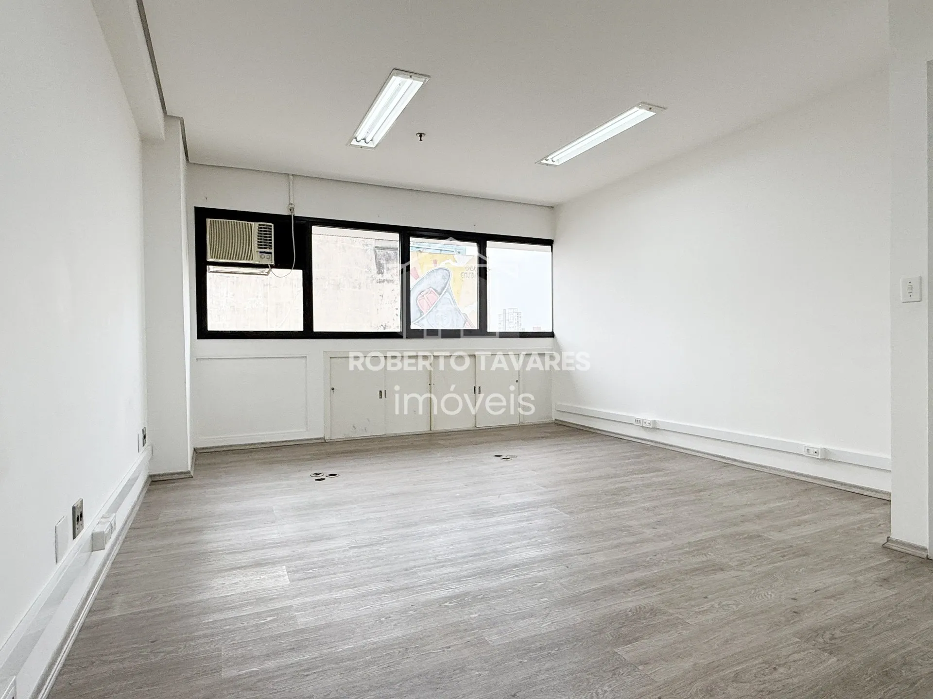 Imagem Prédio monousuário, com 11 andares, 1723m² de área útil, 4032m² de área total, 33 vagas de garagem.