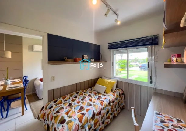 Imagem Casa 2 dormitórios com pátio fundos e frente com box para carro - Cachoeirinha