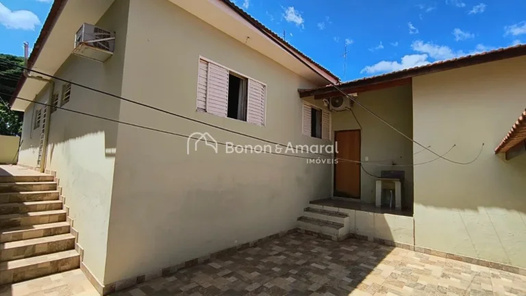 Imagem Casa espaçosa e muito bem localizada em Paulínia, de frente para uma agradável praça, proporcion...