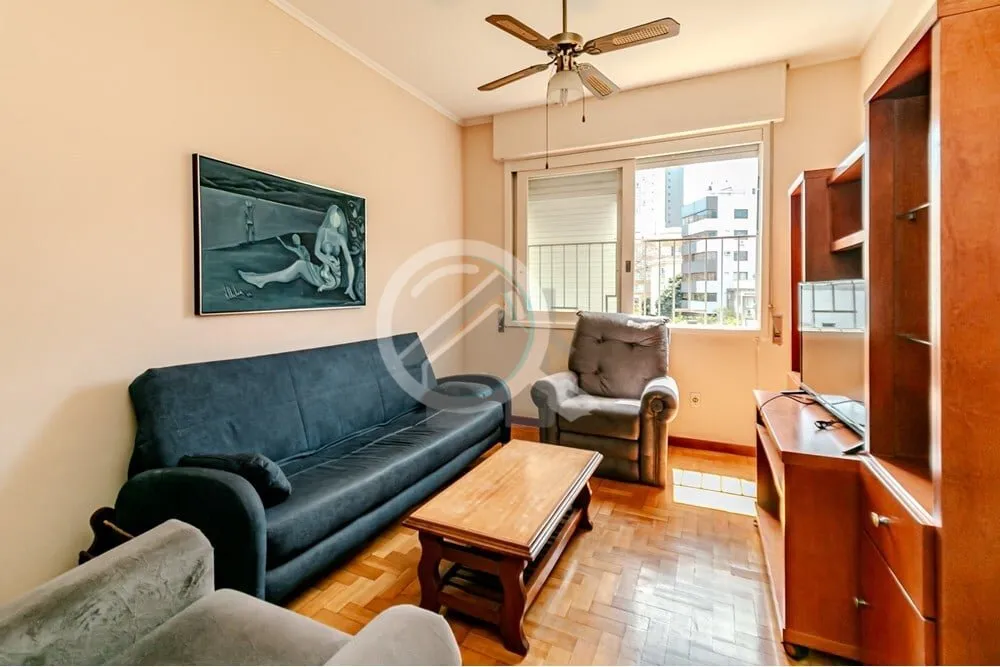 Imagem Apartamento espaçoso com 3 dormitórios, um suíte com sacada, living com 2 ambientes, banheiro soc...