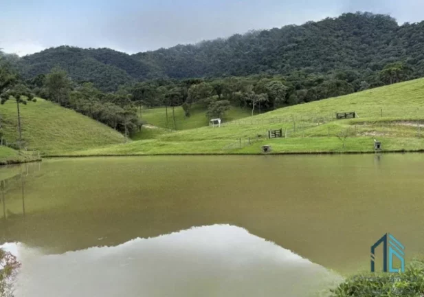 Imagem Sítio com açude, cachoeira, área verde e vista para a natureza, Serra Catarinense em Bom Retiro SC
