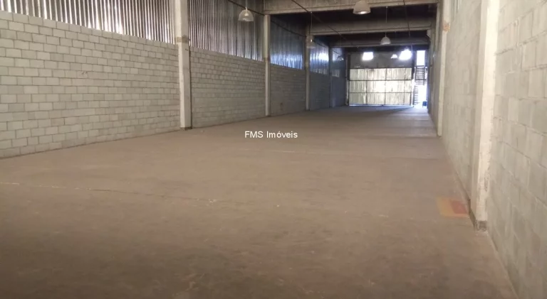 Imagem Galpão com 1100m2 na Rod. Anhanguera / SP.