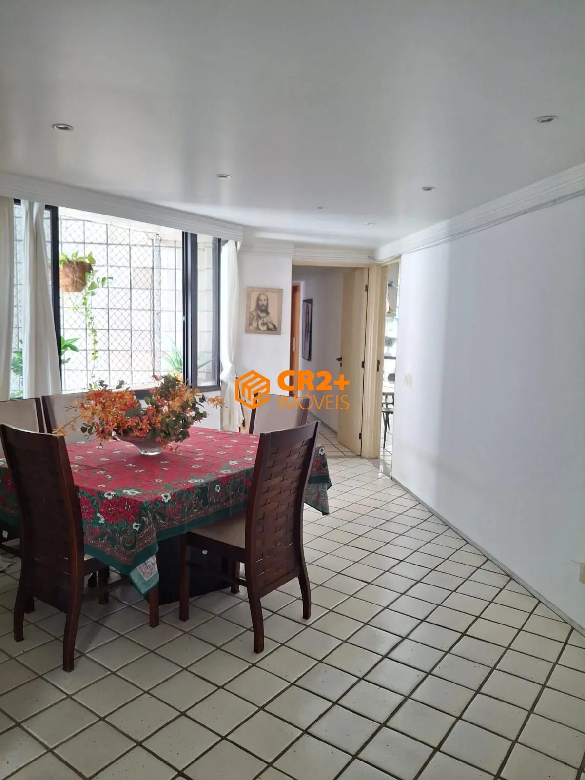 Imagem Vendo apartamento no Parnamirim, com 191 m² e com 3 suítes. Ótima localização. O