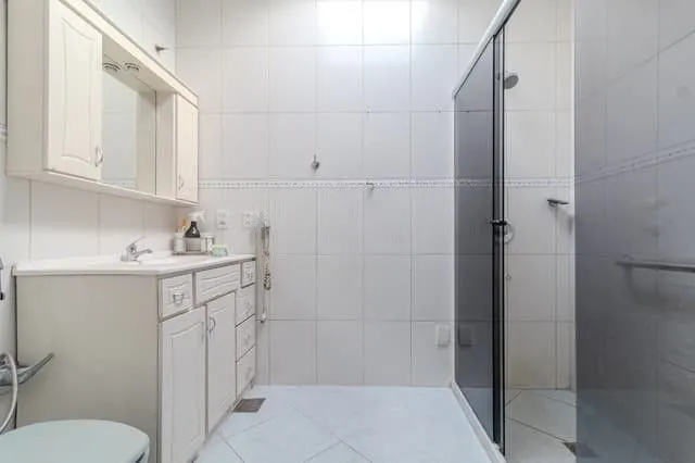 Imagem Casa com 04 quartos no Bairro : Partenon em Porto Alegre/RS