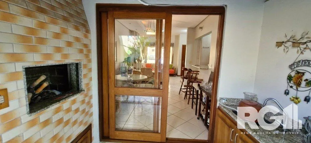 Imagem Sobrado com três dormitórios no Condoínio Residência Jardim Verde Ipanema.