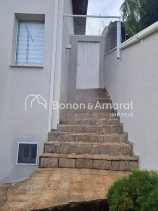 Imagem Sobrado amplo com ambientes bem distribuídos, ideal para quem busca conforto e espaço para a famí...