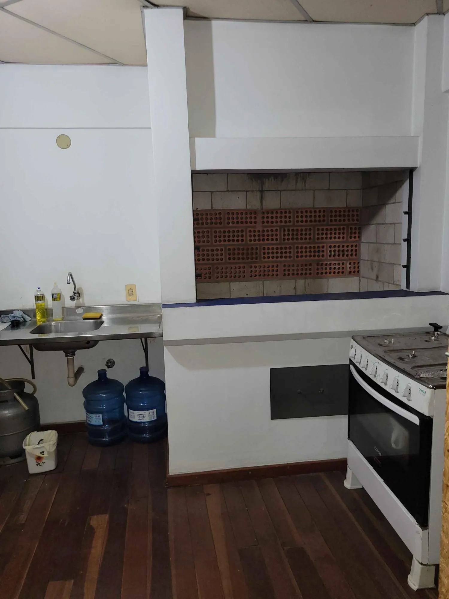 Imagem MÁFFER IMÓVEIS ALUGA SALAS COMERCIAIS COM GARAGEM Excelente imóvel comercial em localização estratégica e de alto fluxo de veículos e pedestres, ideal para empresas, clínicas, escritórios corporativos ou instituições financeiras.