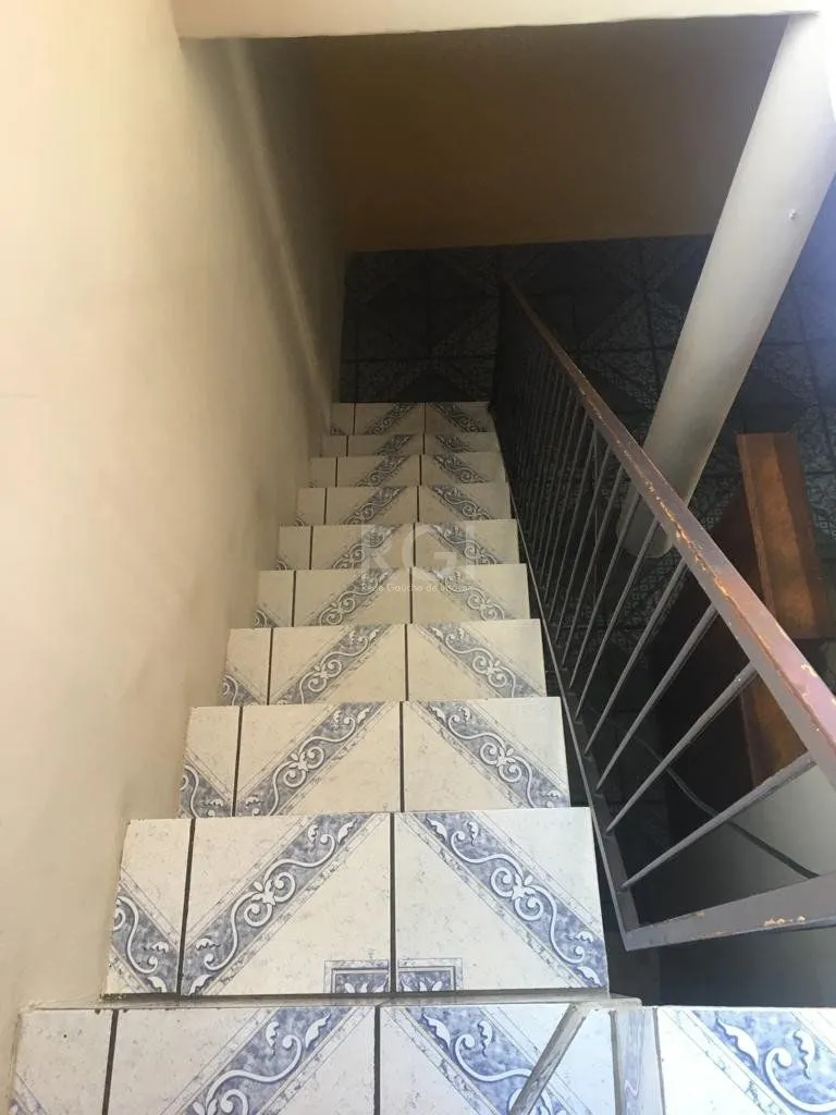 Imagem Sobrado para Venda - 92m², 3 dormitórios, 2 vagas - Restinga Nova